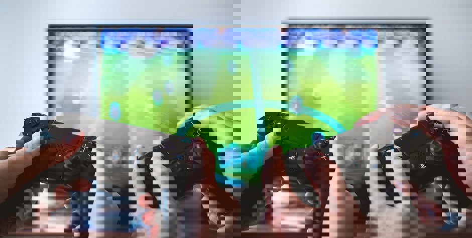 two-people-online-gaming